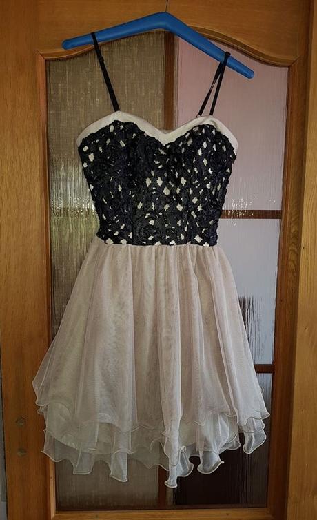 Krátke spoločenské šaty veľkosť s, s