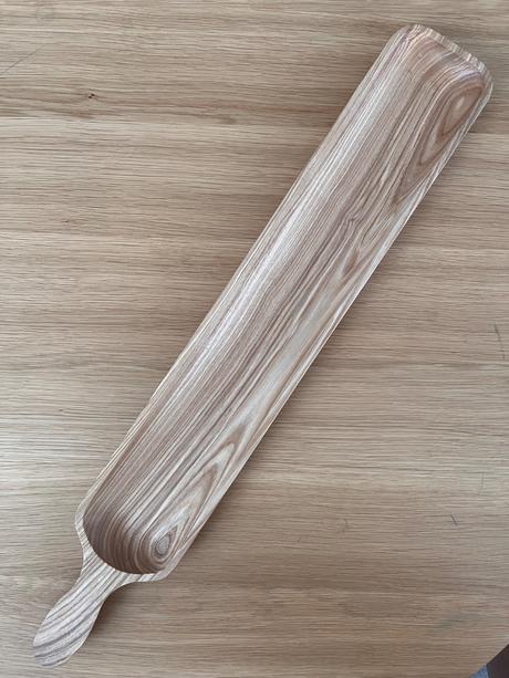 Dlhá servírovacis misa z masívu, 