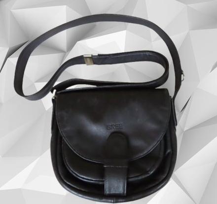 Bree, čierna kožená crossbody kabelka,