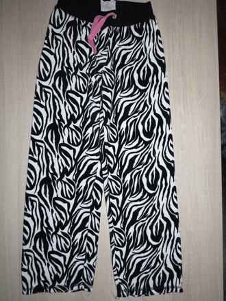 Čierno-biele zamatové tepláky, young dimension,152