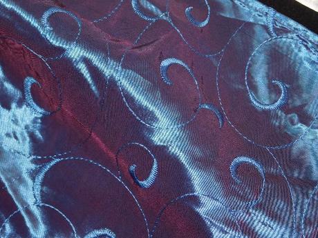 Pekny kvalitny dirndl kroj, 38