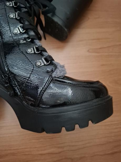 Čierne lakované čižmy, 39