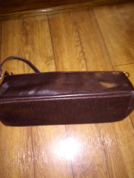 Hneda elegantna kabelka top stav, 