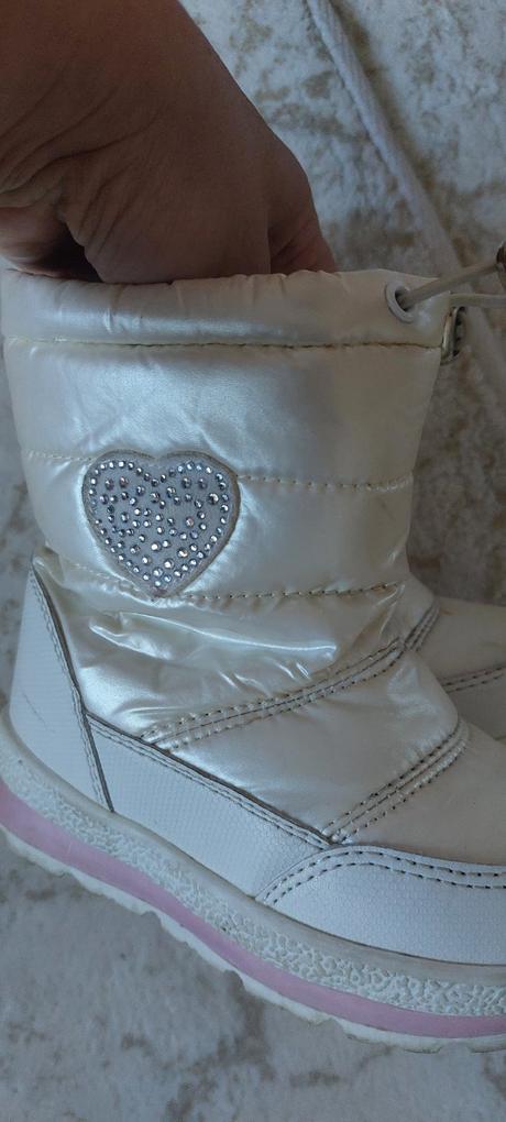 Krásne perletove zimné snehulky, 26