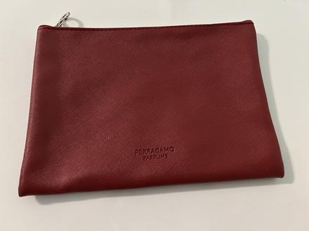 Kozmetická taštička ferragamo,