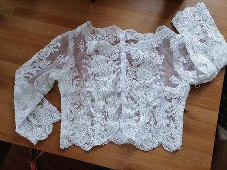 Svadobné bolerko, 40