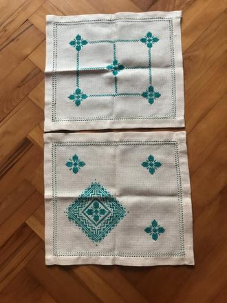 2 krásne vyšívané obrúsky - set,