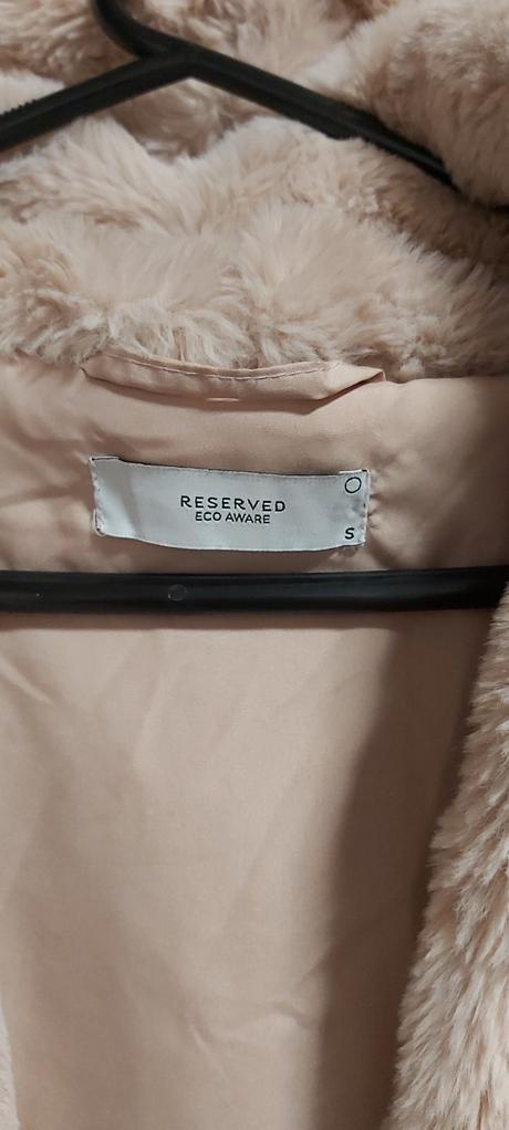 Dlha vesta s kapucou reserved, reserved,s