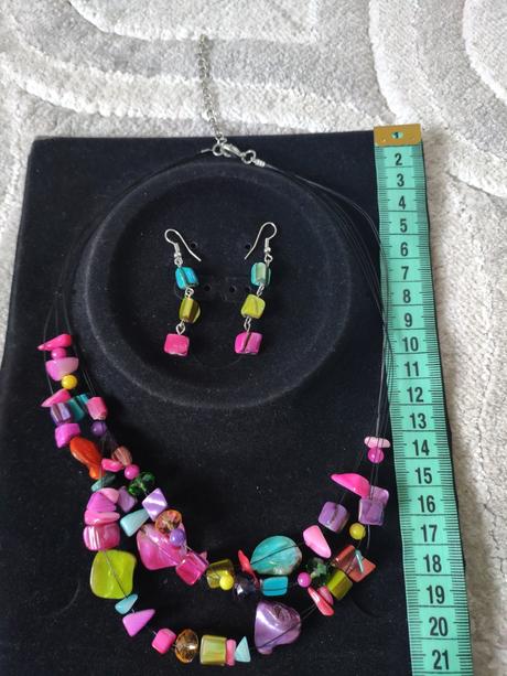 Náhrdelník a náušnice,