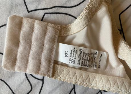 Podprsenka s kosticami a čipkou 90c, 90c