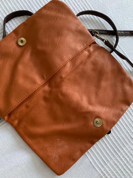 Malá hnedá house, house