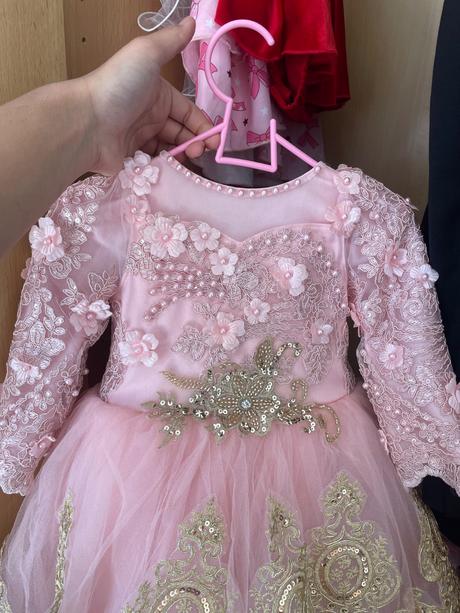 Dievčenské šaty, 86