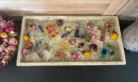 Ručne vyrobené živicové kľúčenky, 