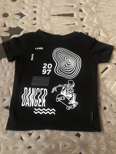 Čierne tričko s nápismi, reserved,92