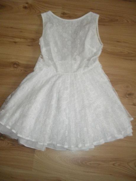 Čipkované šaty, 38
