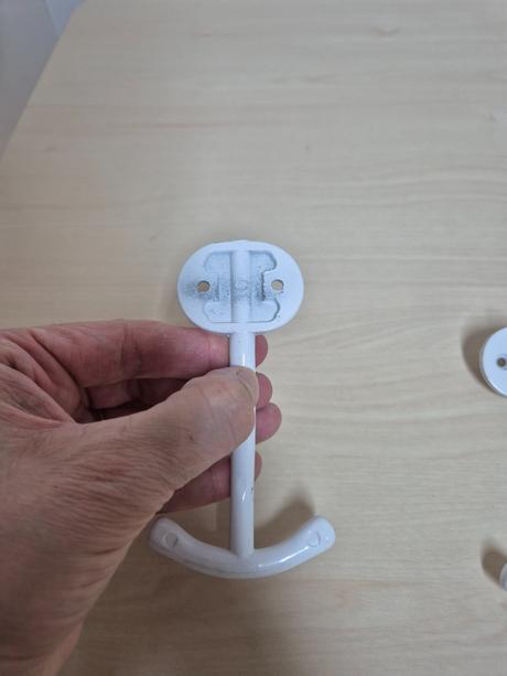 Vešiaky kovové biele 2ks, 