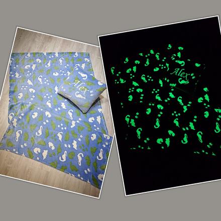 Deka svietiaca v tme s menom,