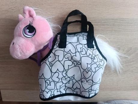 Pony v taške, 