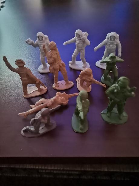 Vojaci + kozmonauti, 