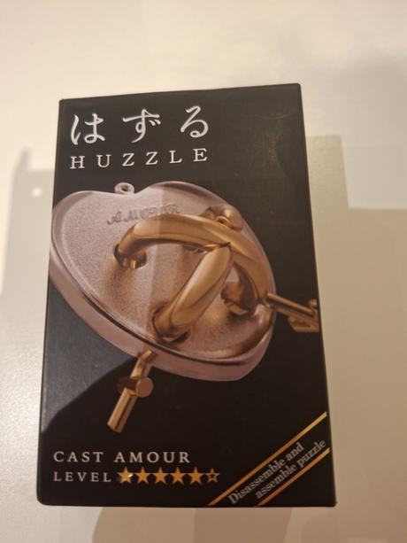 Hlavolam huzzle cast amour, 