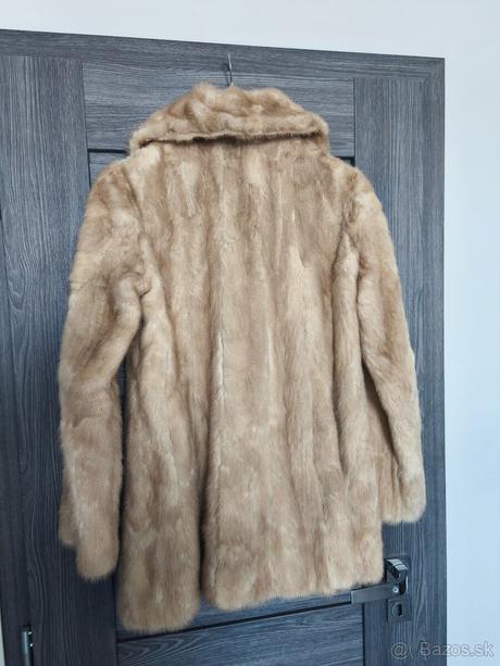 Pravy norkovy kozuch, s