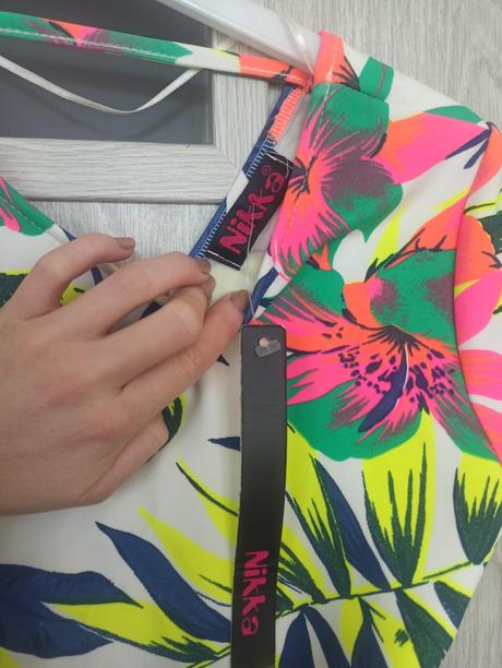 Krásne nové farebné šaty, l / m