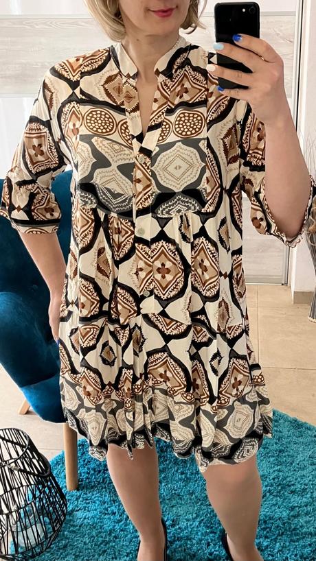 Vzorované šaty s 3/4 rukávom a volánom hnedé, l / m / s / xl