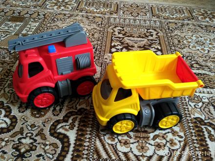 2ks kvalitné väčšie autá pre menšie deti, 