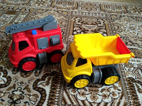 2ks kvalitné väčšie autá pre menšie deti, 