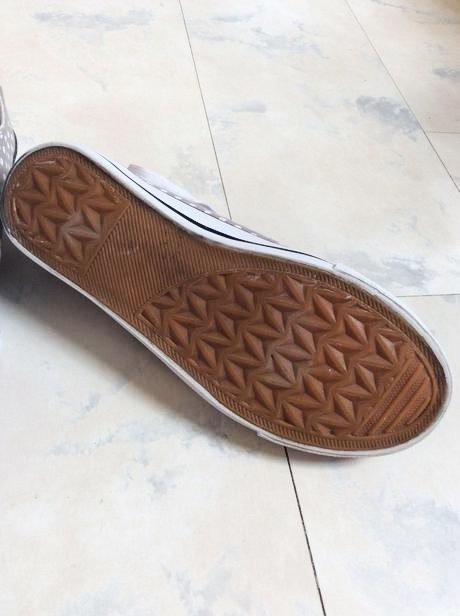 Bodkované tenisky, 39