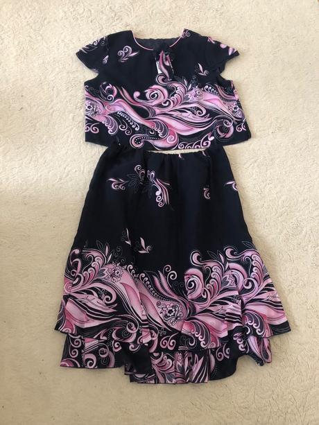 Elegantný kostým, 56