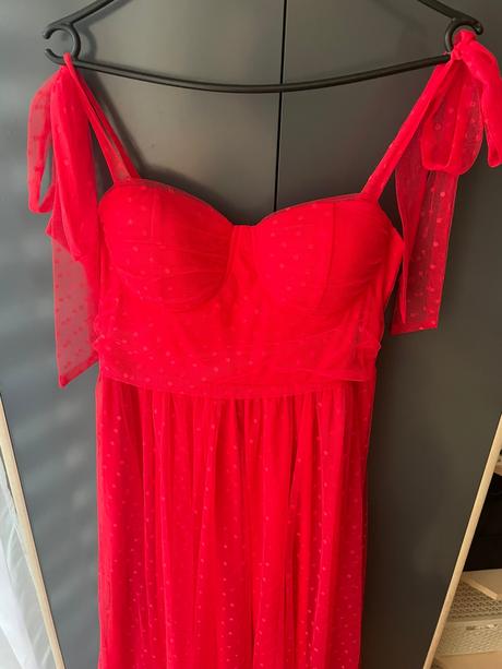 Červené elegantné šaty, s