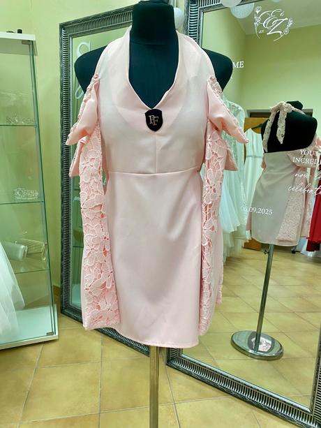 Dámske šaty s mašličkami, m