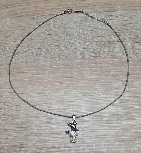 Retiazka s delfínmi,