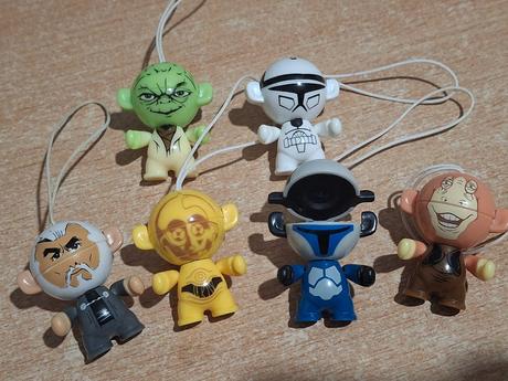 Star wars kinder hračky twist heads, 