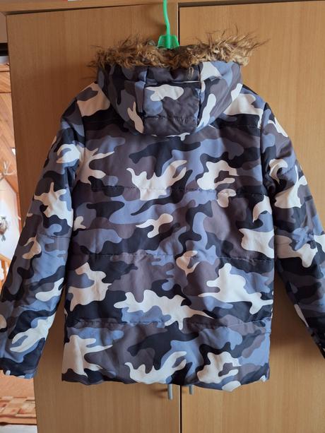 Obojstranná vetrovka, 158