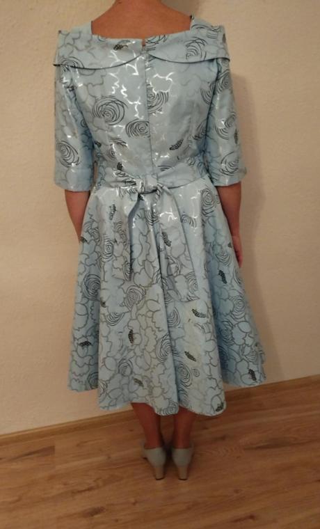 Spoločenské šaty, 40