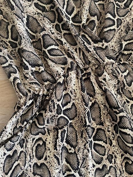 Predám šaty s hadím vzorom, l