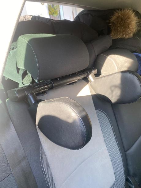 Opierka hlavy do auta, 