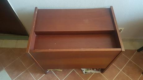 Kvalitný drevený stolík / ľavica, 