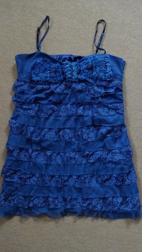 Tmavomodré šaty rinascimento, l