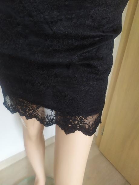 67 _ cierne elegantne saty  cipkovane 1xoblecene, river island,s