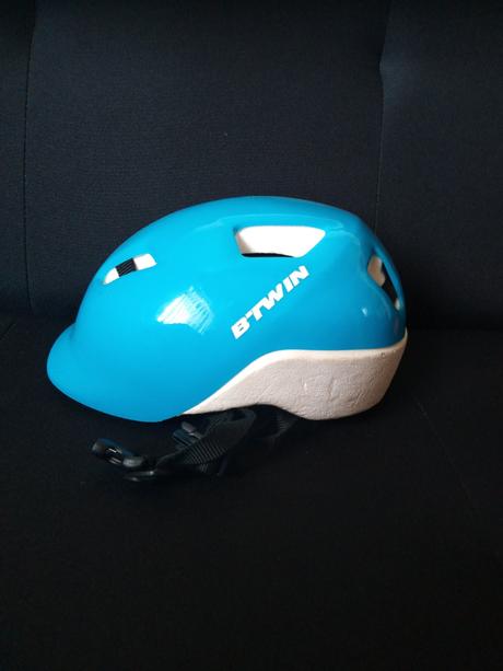 Cyklistická prilba, s