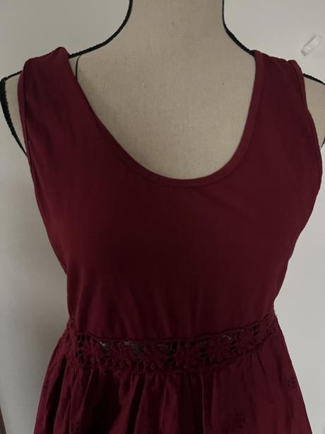 Bordové šaty s krajkou, 