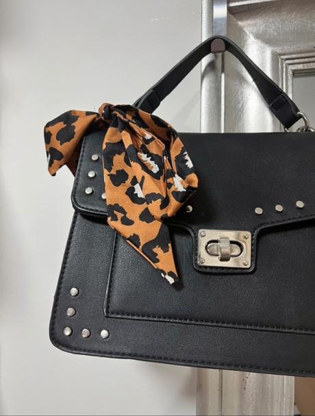 Čierna mala kabelka, stradivarius