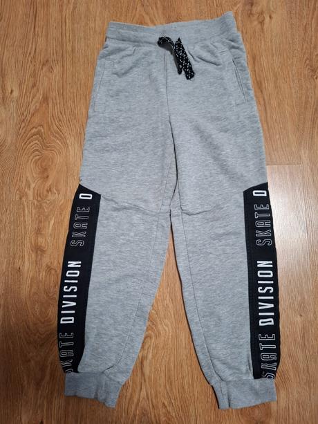 Tepláky (teplákové nohavice) 134/140 alebo 146, 146