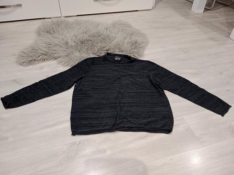 Veľmi pekný svetrík,raz oblečený,v.xxl, xxl