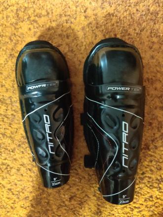 Hokej chrániče holeni, 