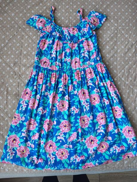 Dievčenské šaty, 134