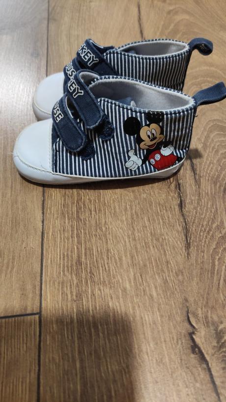 Capacky mickey mousse, 19